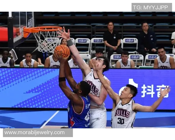 深入分析成都篮球队与武汉篮球队的技术对抗与战术执行 深入分析成都篮球队与武汉篮球队的技术对抗与战术执行