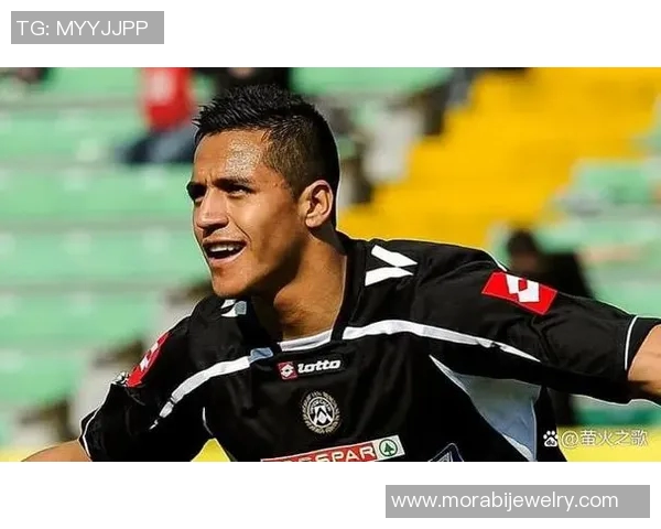 美国足球明星的璀璨瞬间与辉煌成就展现 美国足球明星的璀璨瞬间与辉煌成就展现