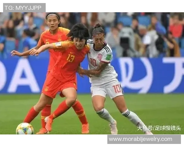 各大足球明星的妻子们生活揭秘她们背后的故事与风采 各大足球明星的妻子们生活揭秘她们背后的故事与风采