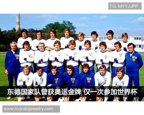 德国退役足球明星的辉煌历程与影响力探讨 德国退役足球明星的辉煌历程与影响力探讨