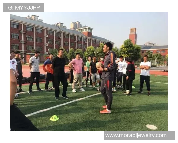 手把手教你缝制足球的详细教程与技巧分享，让你轻松掌握足球制作的乐趣与技巧